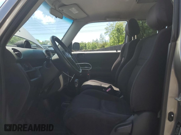 2005 Scion xB z VIN JTLKT324154018724, wystawiony jako Copart lot #55812565 z przebiegiem 117 745 mil mil oraz Szkoda całkowita • Salvage title. Historia ofert i sprzedaży dostępna na DreamBid. Obrazek 7.