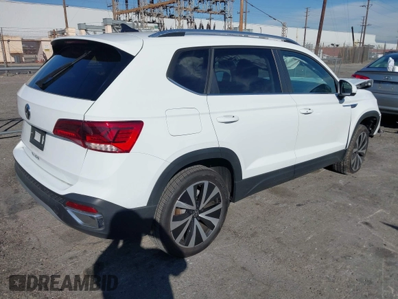 2024 Volkswagen Taos SE z VIN 3VVEX7B29RM025564, wystawiony jako IAAI lot #41350181 z przebiegiem 6 862 mil mil oraz . Historia ofert i sprzedaży dostępna na DreamBid. Obrazek 4.