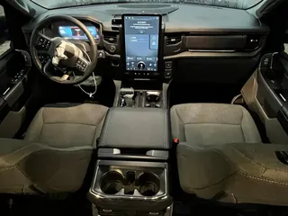 2024 Ford F-150 Lightning Flash с VIN 1FT6W3L7XRWG07097, выставлен на аукционе Copart как лот 76047344 с пробегом 2 172 миль миль и Списание • Salvage title. История ставок и продаж доступна на DreamBid. Изображение 8.