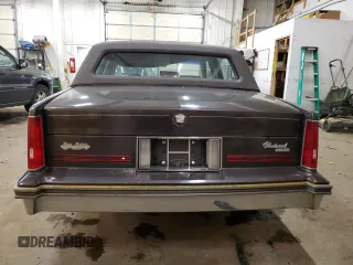 1988 Cadillac Fleetwood z VIN 1G6CB5152J4260475, wystawiony jako Copart lot #81801344 z przebiegiem 132 804 mil mil oraz Czysty tytuł • Clean title. Historia ofert i sprzedaży dostępna na DreamBid. Obrazek 6.