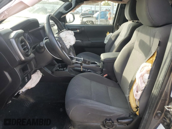 2017 Toyota Tacoma SR5 z VIN 5TFRZ5CN6HX034934, wystawiony jako Copart lot #42181755 z przebiegiem 176 511 mil mil oraz Szkoda całkowita • Salvage title. Historia ofert i sprzedaży dostępna na DreamBid. Obrazek 7.