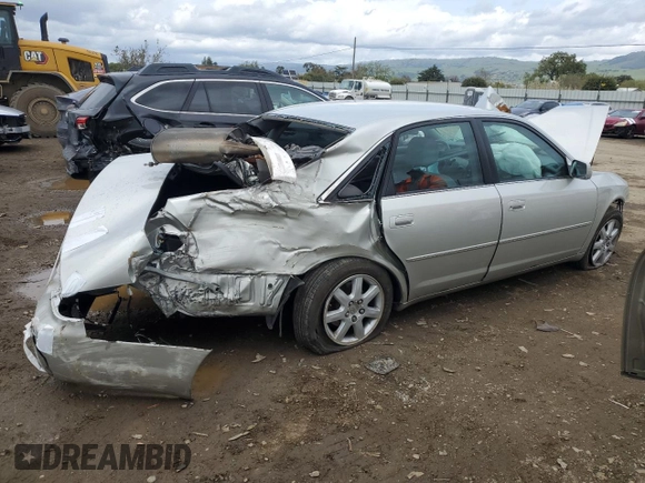 2000 Toyota Avalon XL with VIN 4T1BF28B4YU020969, listed as a Copart auction lot 51116915 with 117,924 mi miles and Salvage Title. Bid and sale history available at DreamBid. Image 3.
