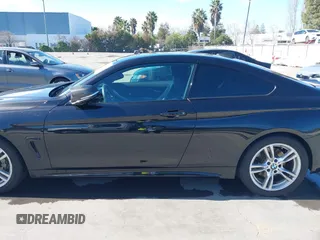 2015 BMW 4 Series 435i xDrive z VIN WBA3R5C59FK189457, wystawiony jako IAAI lot #41717989 z przebiegiem 116 402 mil mil oraz . Historia ofert i sprzedaży dostępna na DreamBid. Obrazek 14.