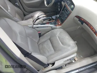 2005 Volvo XC70 with VIN YV1SZ592751180346, listed as a IAAI auction lot 42316058 with 201,938 mi miles and . Bid and sale history available at DreamBid. Image 5.