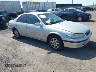 2000 Toyota Camry LE z VIN 4T1BF22K6YU113274, wystawiony jako IAAI lot #42133458 z przebiegiem 173 301 mil mil oraz . Historia ofert i sprzedaży dostępna na DreamBid. Obrazek 1.