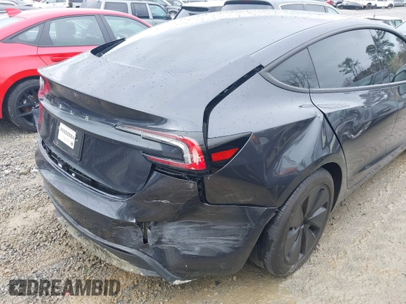 2024 Tesla Model 3 z VIN 5YJ3E1EAXRF860931, wystawiony jako IAAI lot #41760589 z przebiegiem 12 273 mil mil oraz . Historia ofert i sprzedaży dostępna na DreamBid. Obrazek 6.