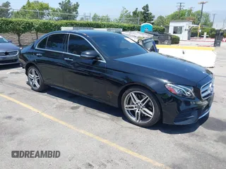 2017 Mercedes-Benz E 300 Luxury z VIN WDDZF4JB6HA116506, wystawiony jako IAAI lot #42316399 z przebiegiem 61 135 mil mil oraz . Historia ofert i sprzedaży dostępna na DreamBid. Obrazek 1.
