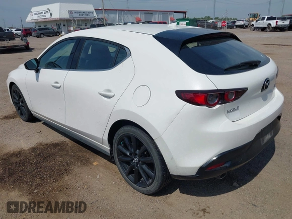 2021 Mazda 3 Premium z VIN JM1BPAML5M1402899, wystawiony jako IAAI lot #42252886 z przebiegiem Nie podano mil oraz . Historia ofert i sprzedaży dostępna na DreamBid. Obrazek 3.
