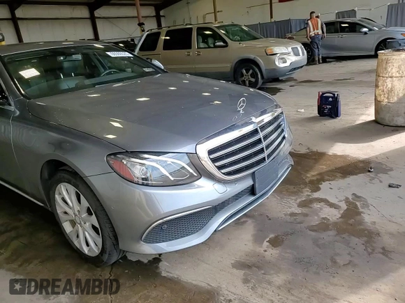 2017 Mercedes-Benz E 300 Luxury z VIN WDDZF4KB9HA187861, wystawiony jako Copart lot #66560525 z przebiegiem Nie podano mil oraz Szkoda całkowita • Salvage title. Historia ofert i sprzedaży dostępna na DreamBid. Obrazek 13.