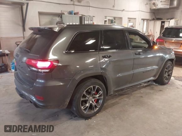 2018 Jeep Grand Cherokee SRT z VIN 1C4RJFDJ6JC432683, wystawiony jako IAAI lot #41971436 z przebiegiem 113 078 mil mil oraz . Historia ofert i sprzedaży dostępna na DreamBid. Obrazek 4.