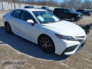 2023 Toyota Camry SE z VIN 4T1G11BK2PU076186, wystawiony jako IAAI lot #41602143 z przebiegiem 18 307 mil mil oraz . Historia ofert i sprzedaży dostępna na DreamBid. Obrazek 1.