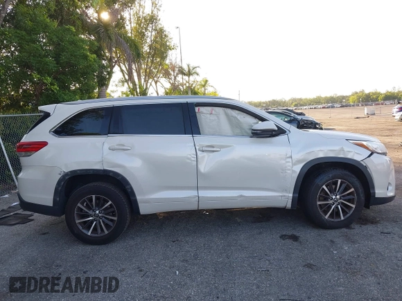 2018 Toyota Highlander SE with VIN 5TDKZRFH6JS534716, listed as a IAAI auction lot 42554743 with 154,636 mi miles and . Bid and sale history available at DreamBid. Image 14.