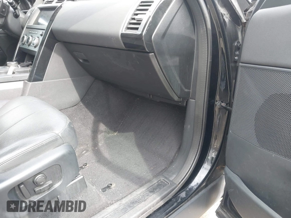 2020 Land Rover Discovery SE with VIN SALRG2RVXL2428818, listed as a IAAI auction lot 41841846 with 114,378 mi miles and . Bid and sale history available at DreamBid. Image 5.