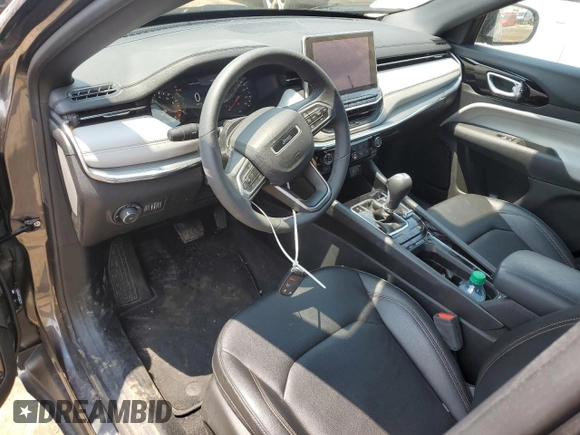2024 Jeep Compass Limited с VIN 3C4NJDCN5RT602460, выставлен на аукционе Copart как лот 59885765 с пробегом 6 967 миль миль и Списание • Salvage title. История ставок и продаж доступна на DreamBid. Изображение 8.