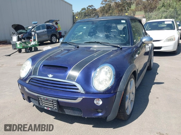 2005 MINI Convertible S с VIN WMWRH33435TF81760, выставлен на аукционе IAAI как лот 41993851 с пробегом 121 430 миль миль и . История ставок и продаж доступна на DreamBid. Изображение 6.