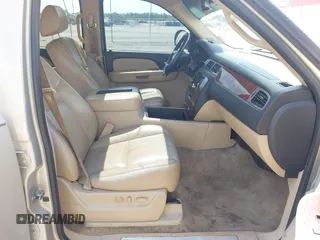 2008 Chevrolet Suburban LTZ with VIN 1GNFK16Y78R121985, listed as a IAAI auction lot 42602591 with 186,975 mi miles and . Bid and sale history available at DreamBid. Image 5.