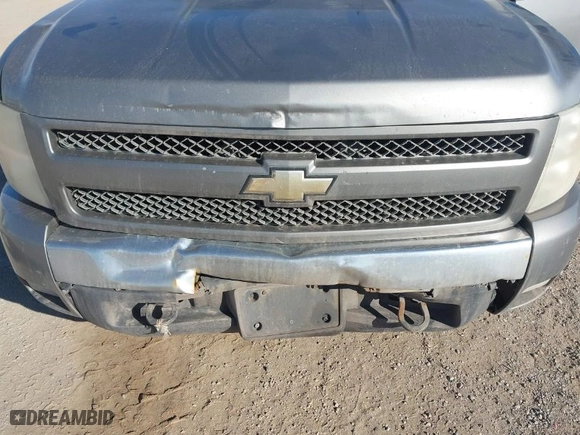 2008 Chevrolet Silverado 1500 LT w/1LT with VIN 2GCEK13M381227512, listed as a IAAI auction lot 41479521 with 261,854 mi miles. Bid and sale history available at carsss.com. Image 6.