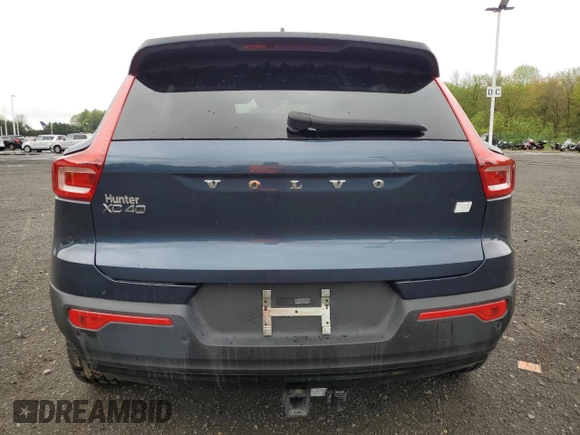 2022 Volvo XC40 Twin Plus z VIN YV4ED3UR2N2674275, wystawiony jako Copart lot #55912995 z przebiegiem Nie podano mil oraz Tytuł czysty. Historia ofert i sprzedaży dostępna na DreamBid. Obrazek 6.