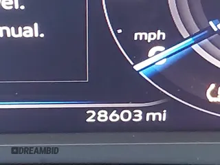 2022 Volkswagen Atlas SE z VIN 1V2KE2CA8NC220310, wystawiony jako IAAI lot #42218718 z przebiegiem 28 603 mil mil oraz . Historia ofert i sprzedaży dostępna na DreamBid. Obrazek 15.