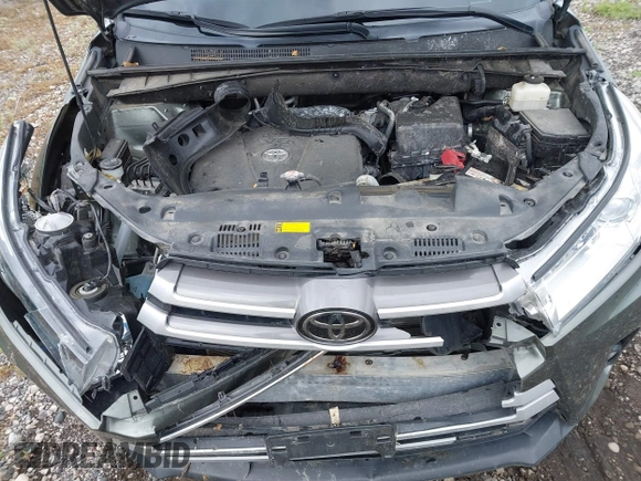 2018 Toyota Highlander SE with VIN 5TDJZRFH9JS823049, listed as a IAAI auction lot 39639165 with 85,990 mi miles and . Bid and sale history available at DreamBid. Image 10.