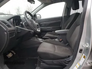 2019 Mitsubishi Outlander ES z VIN JA4AR3AU3KU022819, wystawiony jako Copart lot #48164425 z przebiegiem 61 965 mil mil oraz Szkody całkowita. Historia ofert i sprzedaży dostępna na DreamBid. Obrazek 7.