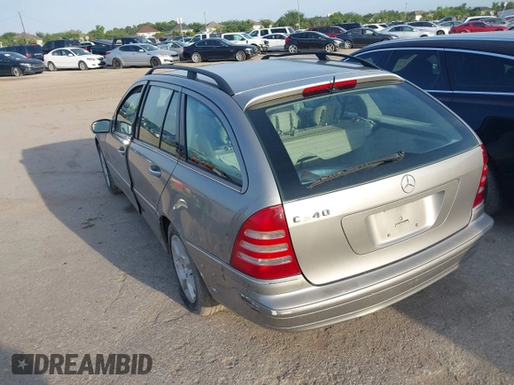 2005 Mercedes-Benz C 240 z VIN WDBRH61J65F567374, wystawiony jako IAAI lot #42477782 z przebiegiem 137 828 mil mil oraz . Historia ofert i sprzedaży dostępna na DreamBid. Obrazek 3.