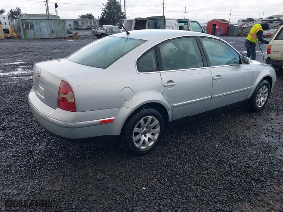 2003 Volkswagen Passat GLS with VIN WVWPD63B23P197123, listed as a IAAI auction lot 41916609 with 205,615 mi miles. Bid and sale history available at carsss.com. Image 4.