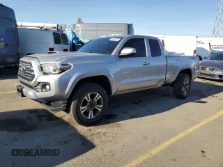 2017 Toyota Tacoma SR5 z VIN 5TFRZ5CNXHX028456, wystawiony jako Copart lot #84039894 z przebiegiem 30 670 mil mil oraz Szkoda całkowita • Salvage title. Historia ofert i sprzedaży dostępna na DreamBid. Obrazek 1.
