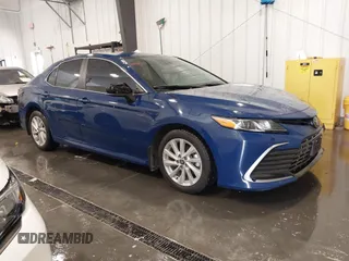 2023 Toyota Camry LE z VIN 4T1C11AK4PU178007, wystawiony jako IAAI lot #42099094 z przebiegiem 50 523 mil mil oraz . Historia ofert i sprzedaży dostępna na DreamBid. Obrazek 1.