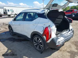 2018 Nissan Kicks SV with VIN 3N1CP5CU1JL505380, listed as a IAAI auction lot 40267581 with 80,705 mi miles. Bid and sale history available at carsss.com. Image 3.
