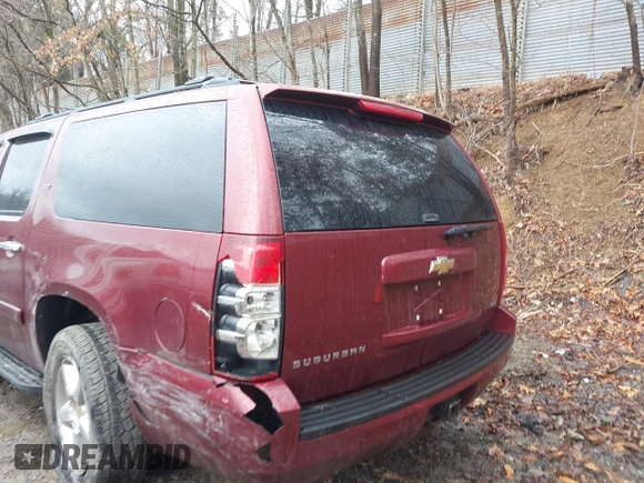 2008 Chevrolet Suburban LTZ with VIN 1GNFK16368R200844, listed as a IAAI auction lot 41722464 with 381,802 mi miles. Bid and sale history available at carsss.com. Image 12.