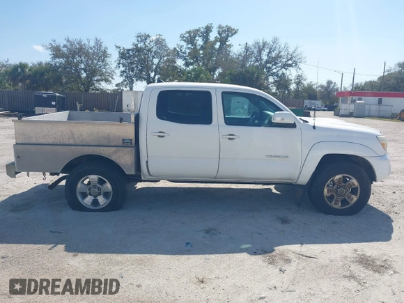 2014 Toyota Tacoma PreRunner with VIN 3TMJU4GN2EM169071, listed as a IAAI auction lot 41543601 with 304,594 mi miles. Bid and sale history available at carsss.com. Image 13.