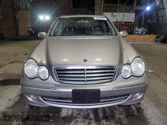 2005 Mercedes-Benz C 320 z VIN WDBRF84J65F557876, wystawiony jako Copart lot #76041884 z przebiegiem 113 664 mil mil oraz Czysty tytuł • Clean title. Historia ofert i sprzedaży dostępna na DreamBid. Obrazek 5.