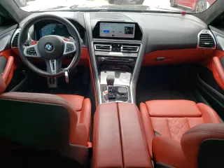 2021 BMW M8 z VIN WBSGV0C08MCF20118, wystawiony jako Copart lot #54980043 z przebiegiem 28 254 mil mil oraz . Historia ofert i sprzedaży dostępna na DreamBid. Obrazek 8.