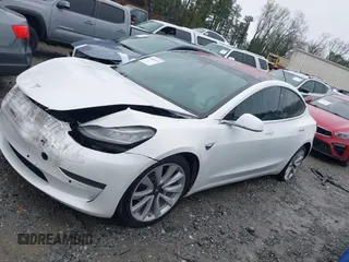 2018 Tesla Model 3 Long Range Battery z VIN 5YJ3E1EB8JF135728, wystawiony jako IAAI lot #41863870 z przebiegiem 124 053 mil mil oraz . Historia ofert i sprzedaży dostępna na DreamBid. Obrazek 14.