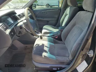 2001 Toyota Camry LE z VIN JT2BF22K010329017, wystawiony jako Copart lot #56035725 z przebiegiem 200 841 mil mil oraz Szkoda całkowita • Salvage title. Historia ofert i sprzedaży dostępna na DreamBid. Obrazek 7.