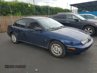 1998 Saturn SL z VIN 1G8ZK5277WZ174641, wystawiony jako Copart lot #54620995 z przebiegiem 109 742 mil mil oraz Szkody całkowita. Historia ofert i sprzedaży dostępna na DreamBid. Obrazek 4.