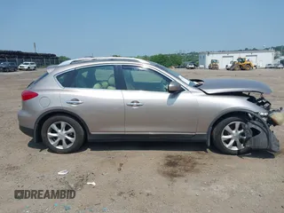 2010 Infiniti EX Journey z VIN JN1AJ0HR6AM757440, wystawiony jako IAAI lot #42429516 z przebiegiem 138 210 mil mil oraz . Historia ofert i sprzedaży dostępna na DreamBid. Obrazek 12.