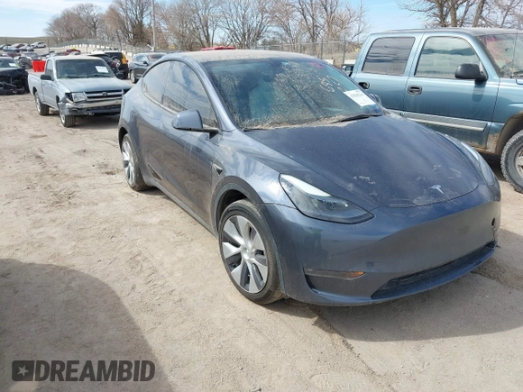 2022 Tesla Model Y Long Range with VIN 7SAYGDEE5NF534259, listed as a IAAI auction lot 41860246 with 24,513 mi miles and . Bid and sale history available at carsss.com. Image 1.