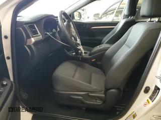 2019 Toyota Highlander LE z VIN 5TDZZRFH4KS310635, wystawiony jako Copart lot #56119985 z przebiegiem 67 360 mil mil oraz Szkoda całkowita • Salvage title. Historia ofert i sprzedaży dostępna na DreamBid. Obrazek 7.