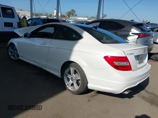 2013 Mercedes-Benz C 250 с VIN WDDGJ4HBXDG032143, выставлен на аукционе IAAI как лот 42517710 с пробегом Не указан миль и . История ставок и продаж доступна на DreamBid. Изображение 3.