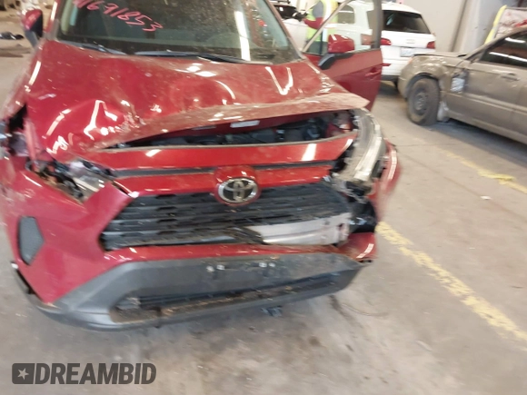 2023 Toyota RAV4 LE z VIN 2T3G1RFV4PW329681, wystawiony jako IAAI lot #41691853 z przebiegiem 12 419 mil mil oraz . Historia ofert i sprzedaży dostępna na DreamBid. Obrazek 6.