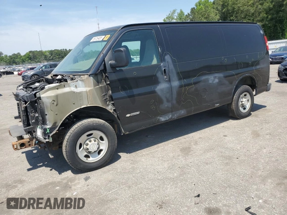 2006 Chevrolet Express Cargo z VIN 1GCGG25VX61155846, wystawiony jako Copart lot #55416485 z przebiegiem 141 203 mil mil oraz Szkoda całkowita • Salvage title. Historia ofert i sprzedaży dostępna na DreamBid. Obrazek 1.