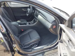 2017 Jaguar XF 35t z VIN SAJBR4BV5HCY26594, wystawiony jako IAAI lot #42337419 z przebiegiem 33 133 mil mil oraz . Historia ofert i sprzedaży dostępna na DreamBid. Obrazek 5.