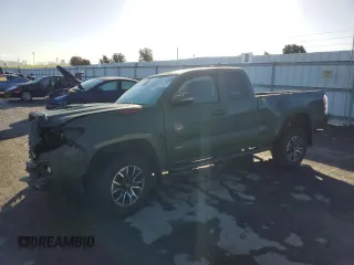 2022 Toyota Tacoma SR z VIN 3TYRZ5CN5NT021758, wystawiony jako Copart lot #43974355 z przebiegiem 12 980 mil mil oraz Szkoda całkowita • Salvage title. Historia ofert i sprzedaży dostępna na DreamBid. Obrazek 1.