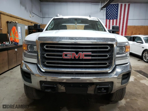 2018 GMC Sierra 2500HD with VIN 1GT12REG9JF164936, listed as a Copart auction lot 70438794 with 206,573 mi miles and Salvage Title. Bid and sale history available at carsss.com. Image 5.