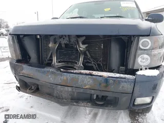 2007 Chevrolet Silverado 1500 LT w/1LT with VIN 3GCEK13367G527073, listed as a IAAI auction lot 41481444 with 169,642 mi miles. Bid and sale history available at carsss.com. Image 6.