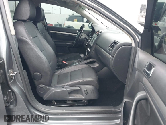 2010 Volkswagen Jetta SE z VIN 3VWRZ7AJ8AM148955, wystawiony jako IAAI lot #41241313 z przebiegiem 134 124 mil mil oraz . Historia ofert i sprzedaży dostępna na DreamBid. Obrazek 5.