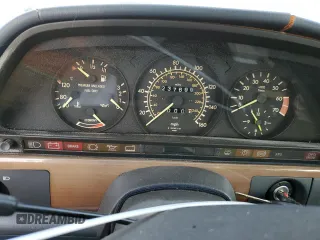 1988 Mercedes-Benz 420 420SEL with VIN WDBCA35D7JA372078, listed as a Copart auction lot 86018264 with 237,699 mi miles and Clean Title. Bid and sale history available at carsss.com. Image 9.