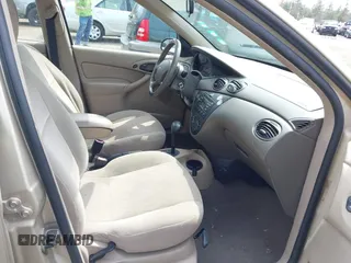 2001 Ford Focus SE with VIN 1FAFP34391W236176, listed as a IAAI auction lot 42100153 with 97,302 mi miles and . Bid and sale history available at carsss.com. Image 5.